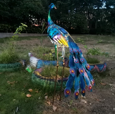 Handwerkslichter Hinterhof-Partei-Hochzeits-Solardekor Solarmetallpfau-Statue der im Freien angetriebener